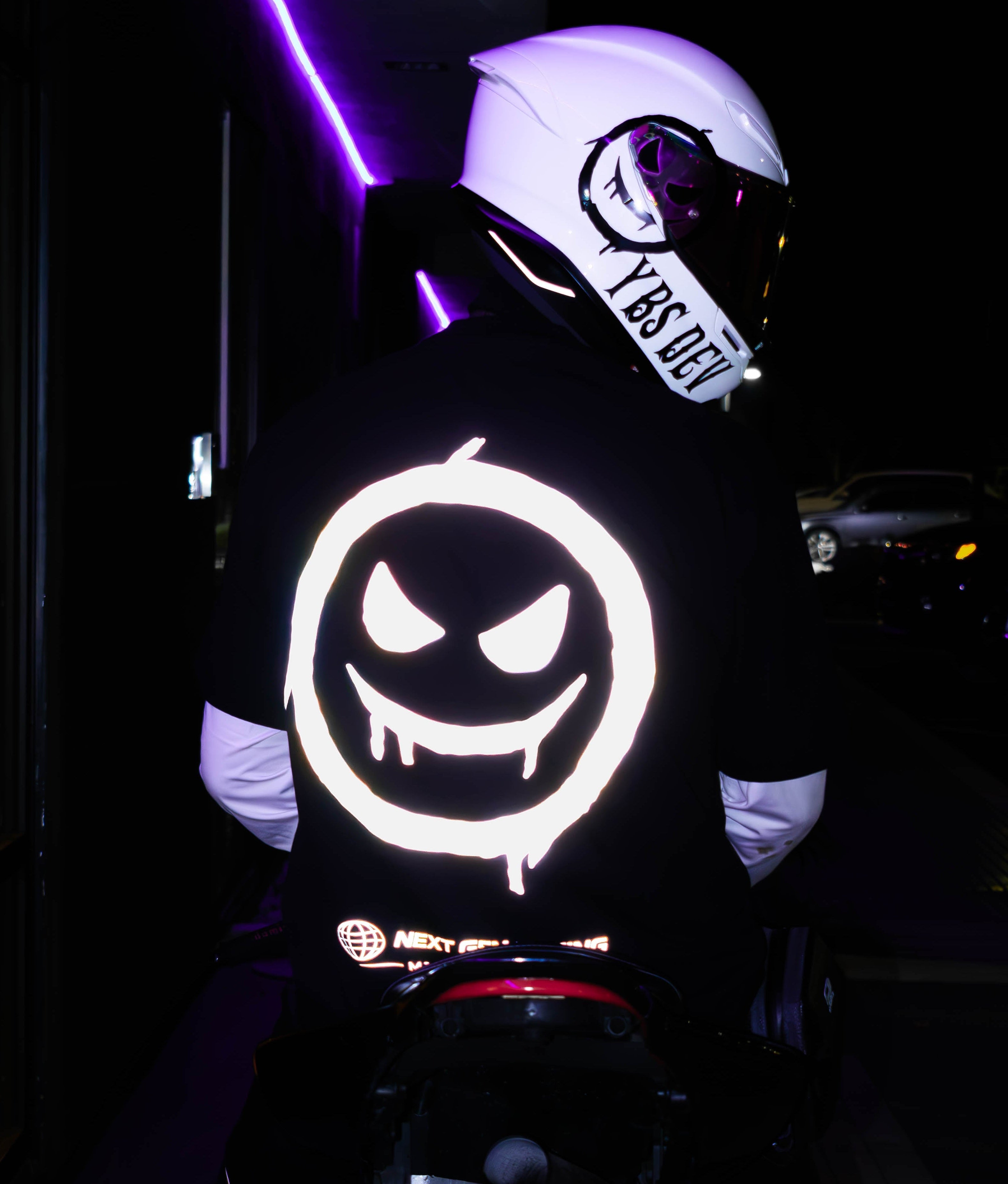 REFLECTIVE LOGO TEE