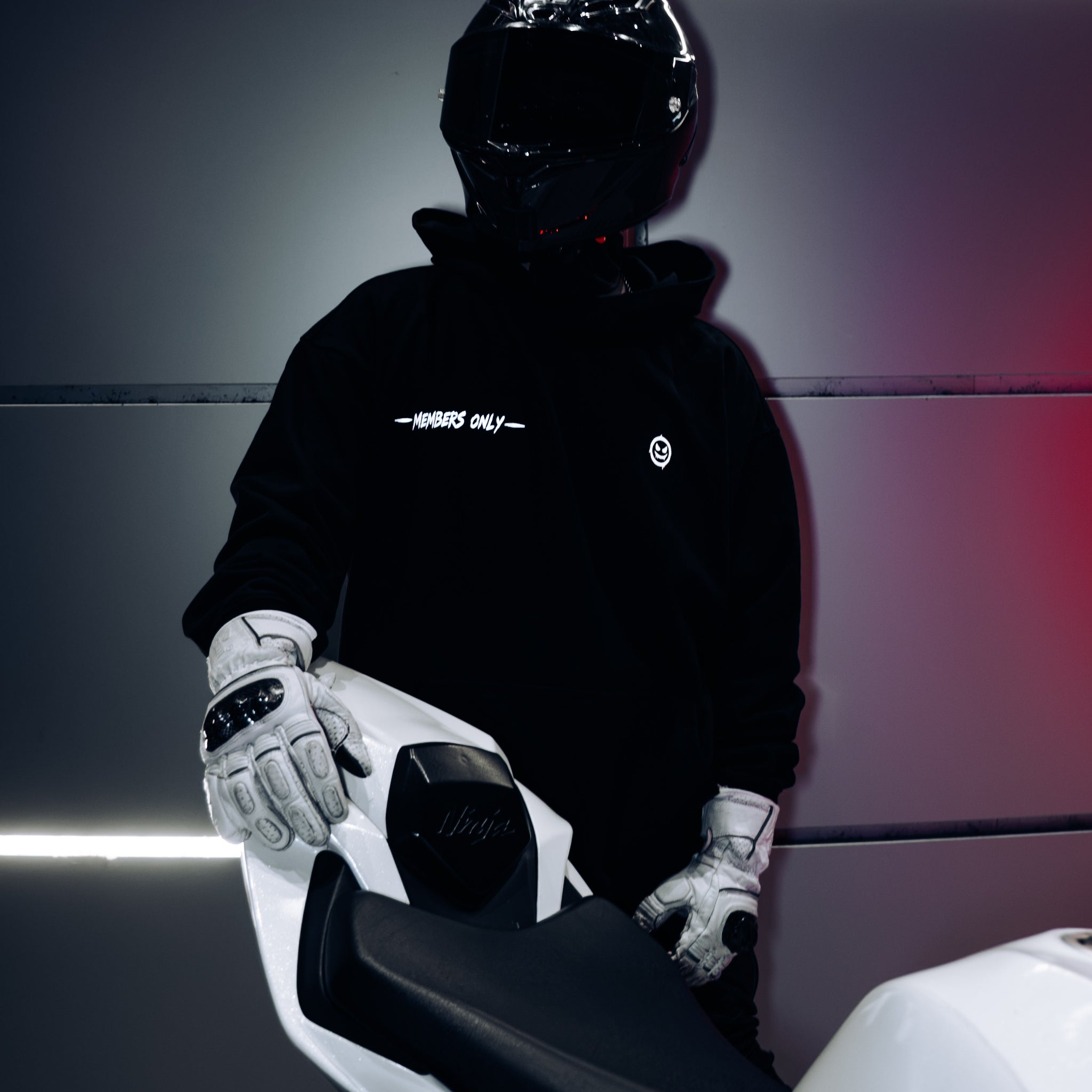 "CHASE ME" REFLECTIVE HOODIE